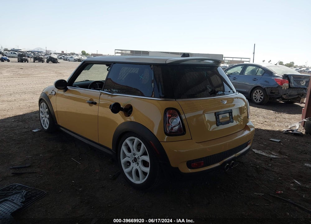 2008 MINI COOPER S VIN: WMWMF73598TV33407