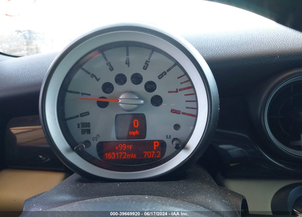 2008 MINI COOPER S VIN: WMWMF73598TV33407