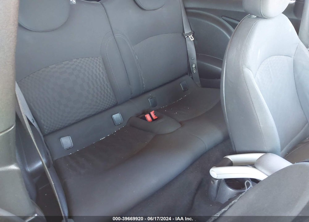 2008 MINI COOPER S VIN: WMWMF73598TV33407
