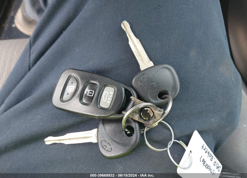 2015 HYUNDAI ELANTRA VIN: KMHDH4AE8FU387647