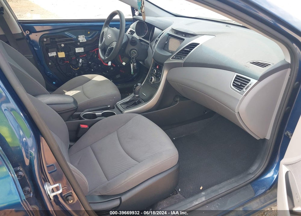2015 HYUNDAI ELANTRA VIN: KMHDH4AE8FU387647