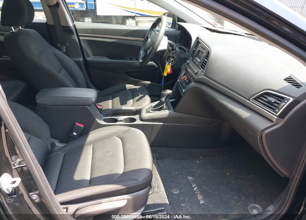 2018 HYUNDAI ELANTRA SE VIN: KMHD74LF4JU570982
