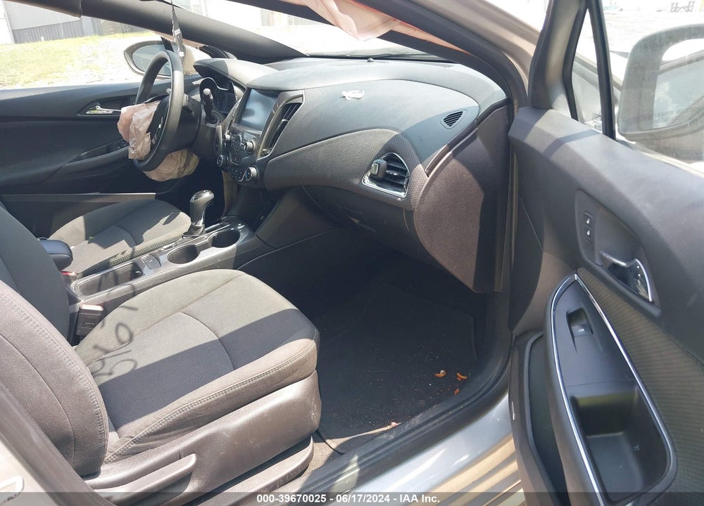 2018 CHEVROLET CRUZE LT AUTO VIN: 1G1BE5SM8J7106589