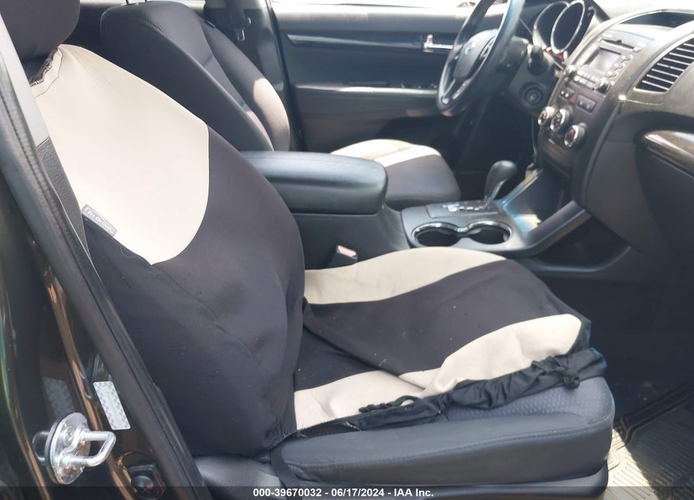 2011 KIA SORENTO LX V6 VIN: 5XYKT4A29BG109187