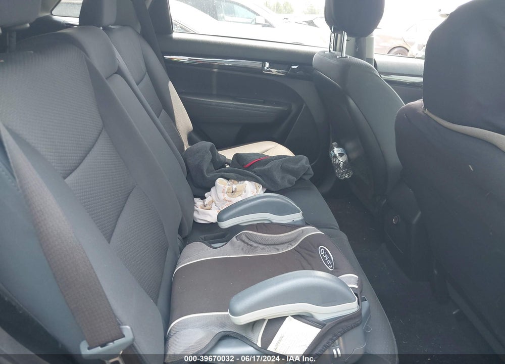 2011 KIA SORENTO LX V6 VIN: 5XYKT4A29BG109187