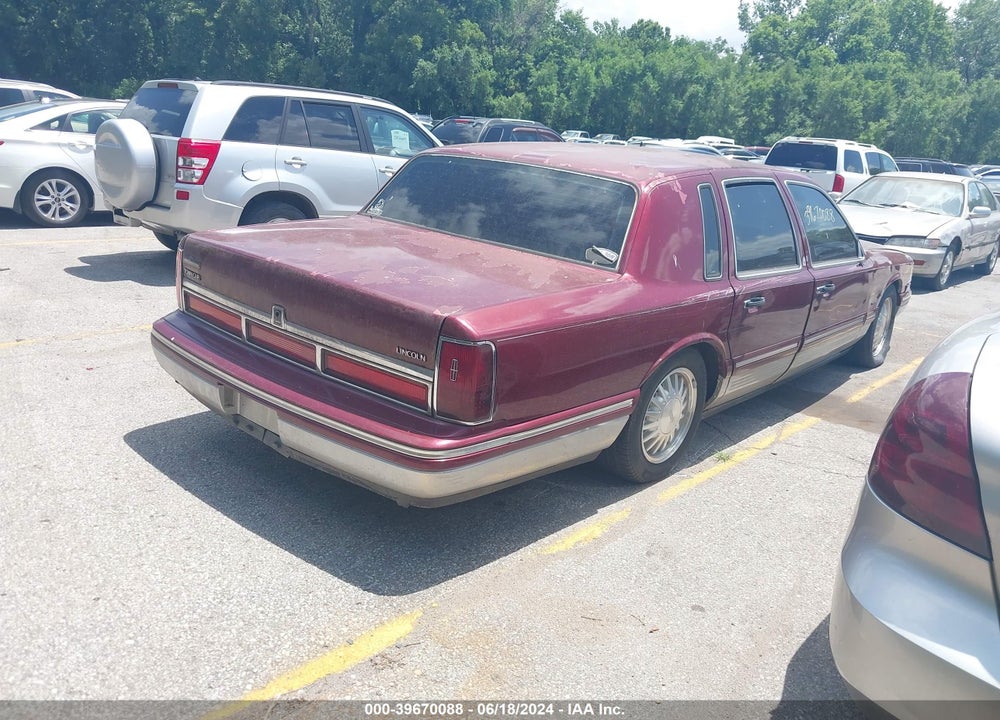 1997 LINCOLN TOWN CAR VIN: 1LNLM83W8VY708047