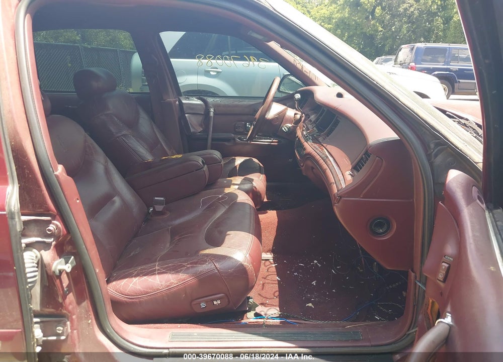 1997 LINCOLN TOWN CAR VIN: 1LNLM83W8VY708047