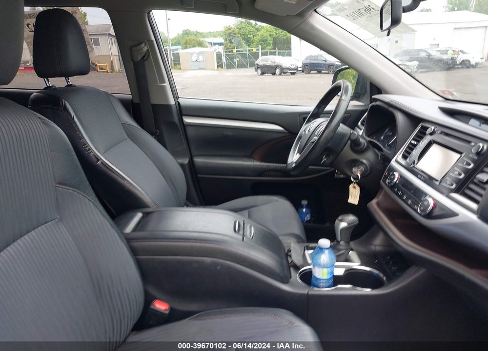 2015 TOYOTA HIGHLANDER LE PLUS V6 VIN: 5TDBKRFH3FS105450