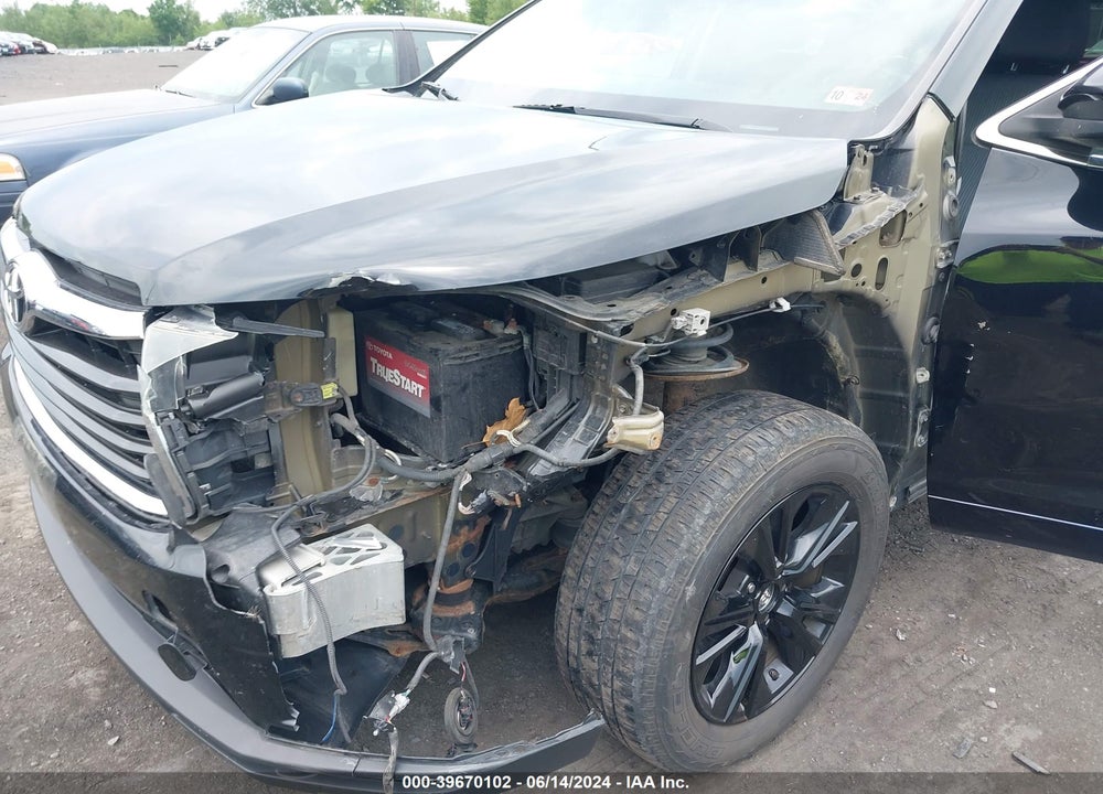 2015 TOYOTA HIGHLANDER LE PLUS V6 VIN: 5TDBKRFH3FS105450