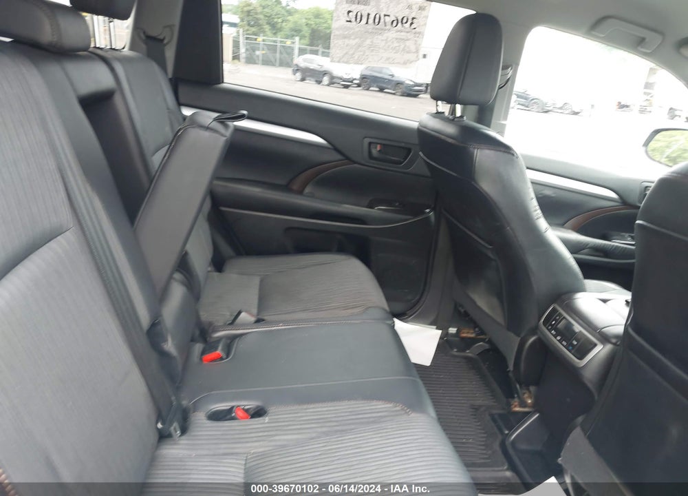 2015 TOYOTA HIGHLANDER LE PLUS V6 VIN: 5TDBKRFH3FS105450
