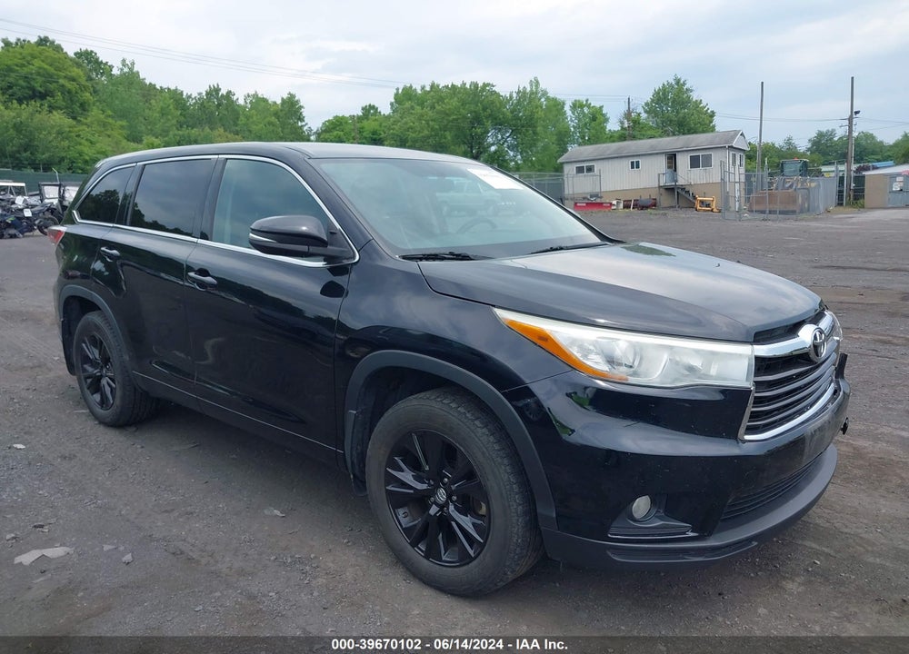 2015 TOYOTA HIGHLANDER LE PLUS V6 VIN: 5TDBKRFH3FS105450