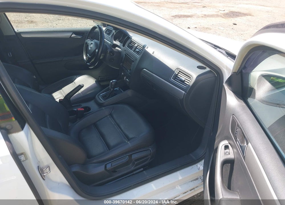 2015 VOLKSWAGEN JETTA 1.8T SE VIN: 3VWD17AJ4FM316163