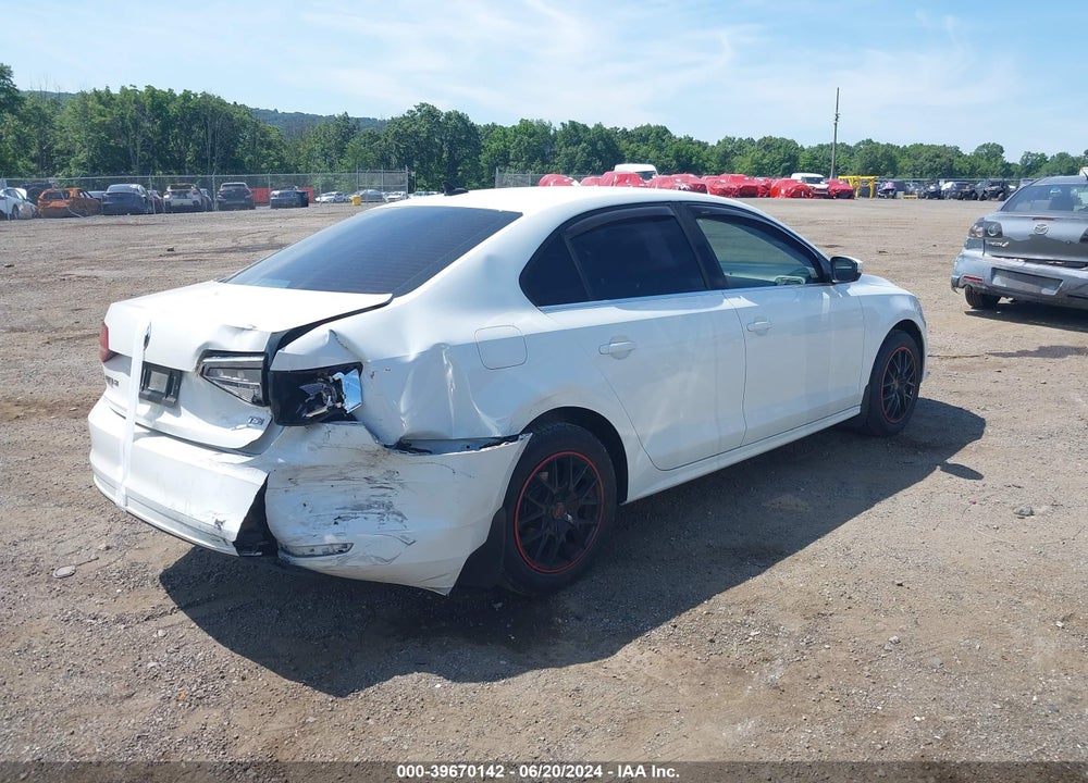 2015 VOLKSWAGEN JETTA 1.8T SE VIN: 3VWD17AJ4FM316163