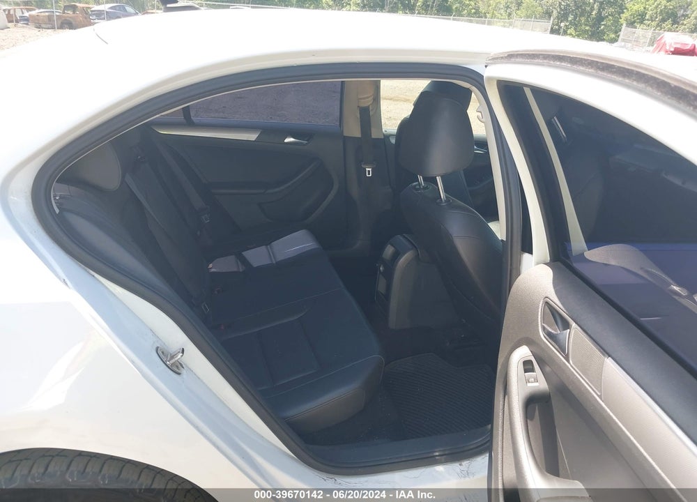 2015 VOLKSWAGEN JETTA 1.8T SE VIN: 3VWD17AJ4FM316163