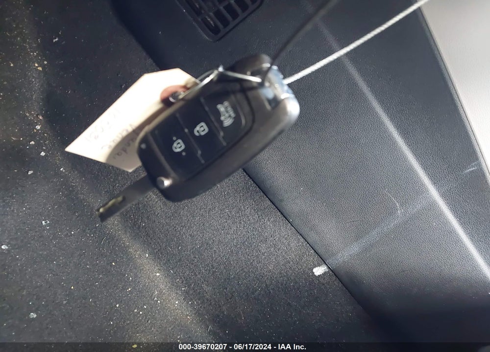 2021 HYUNDAI VENUE SEL VIN: KMHRC8A38MU105031