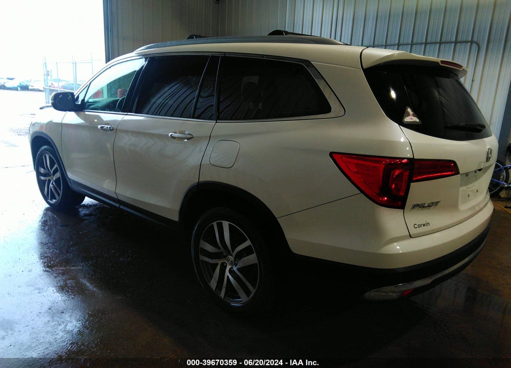 2018 HONDA PILOT TOURING VIN: 5FNYF6H92JB037948