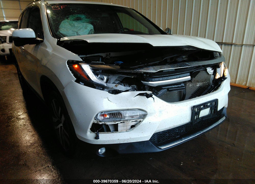 2018 HONDA PILOT TOURING VIN: 5FNYF6H92JB037948