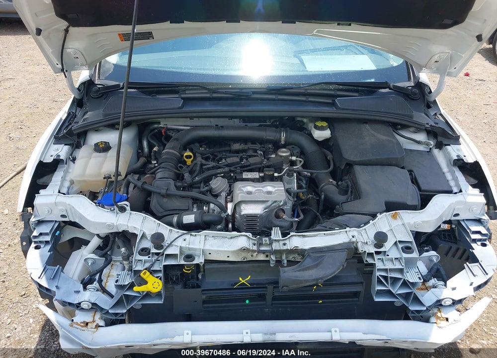 2018 FORD FOCUS SE VIN: 1FADP3FE0JL320961