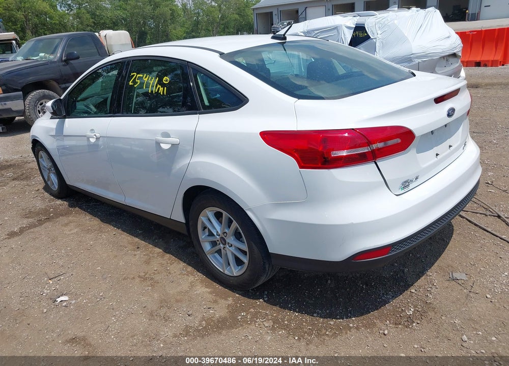 2018 FORD FOCUS SE VIN: 1FADP3FE0JL320961