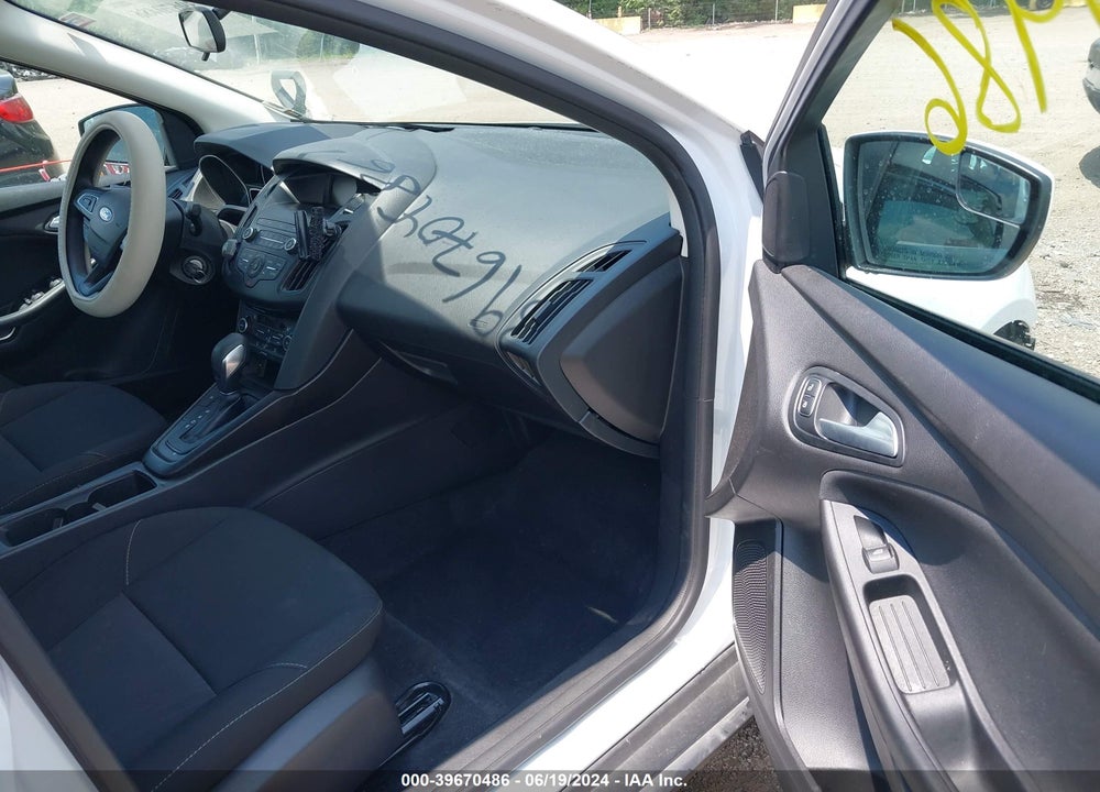 2018 FORD FOCUS SE VIN: 1FADP3FE0JL320961