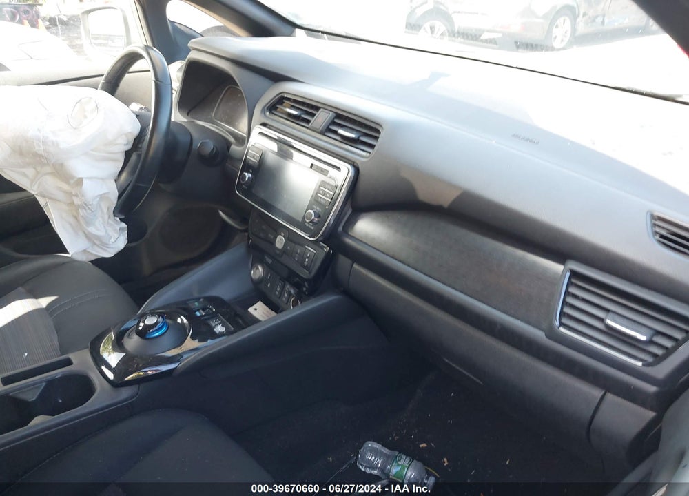 2018 NISSAN LEAF VIN: 1N4AZ1CP1JC302105