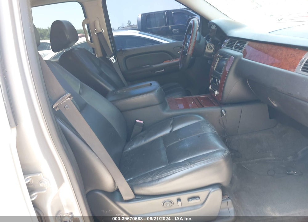 2008 CHEVROLET SUBURBAN 1500 LTZ VIN: 1GNFC16J38R131428
