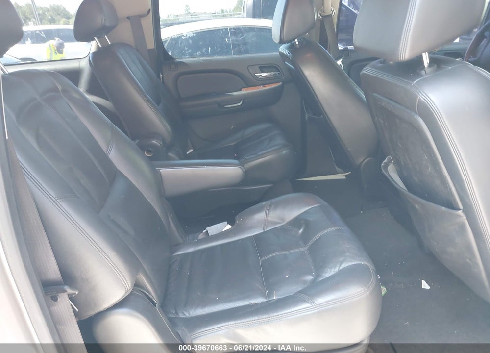 2008 CHEVROLET SUBURBAN 1500 LTZ VIN: 1GNFC16J38R131428