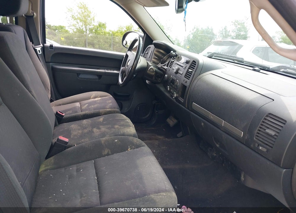 2011 CHEVROLET SILVERADO 1500 LT VIN: 3GCPKSE31BG372744