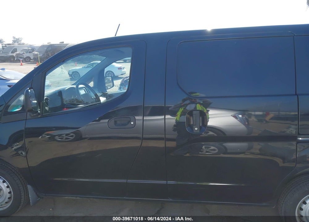 2014 NISSAN NV200 SV VIN: 3N6CM0KN3EK690883