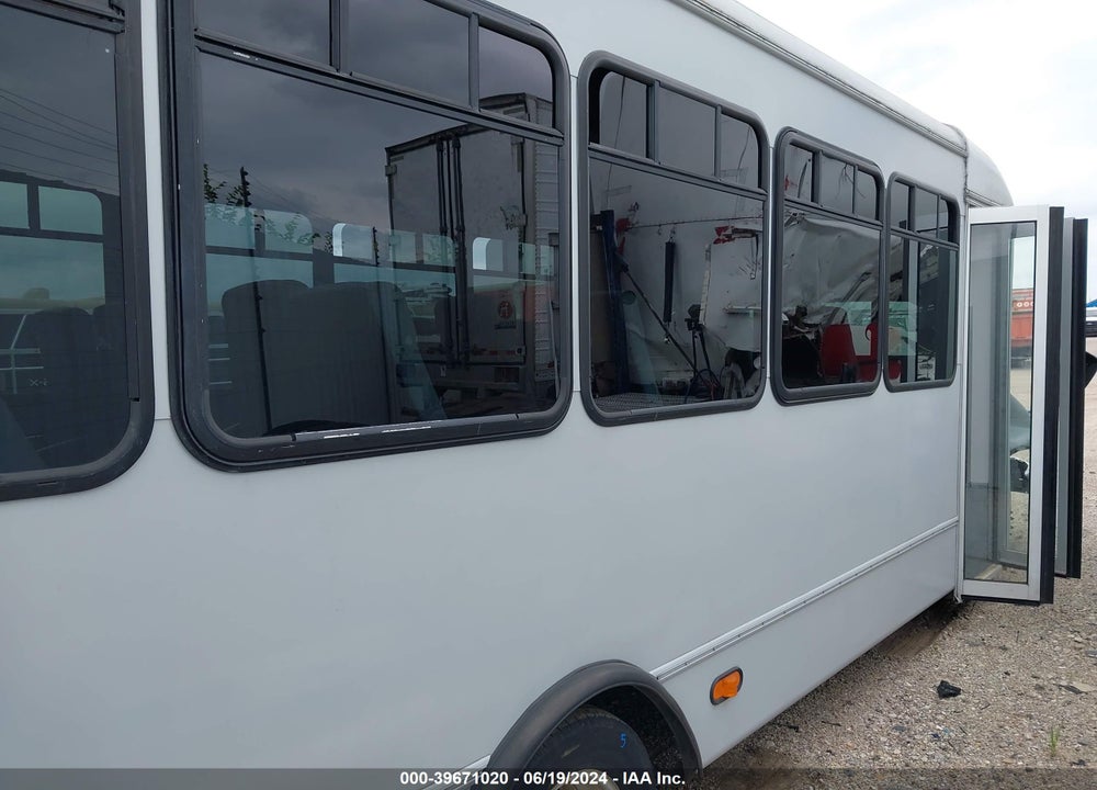 2006 STARCRAFT BUS E-450 CUTAWAY VIN: 1FDXE45S76DA72635