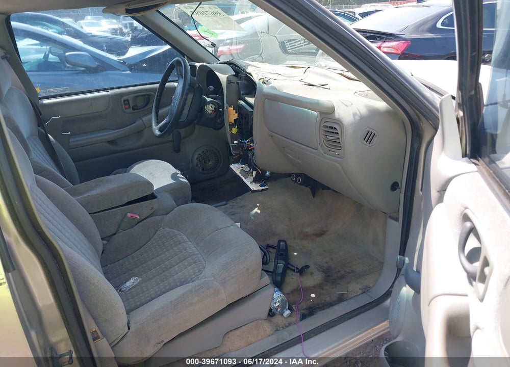 1998 CHEVROLET S-10 LS SPORTSIDE VIN: 1GCCS1444W8222917
