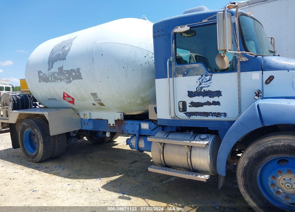 2005 KENWORTH CONSTRUCTION T300 VIN: 2NKMHD7X05M085791