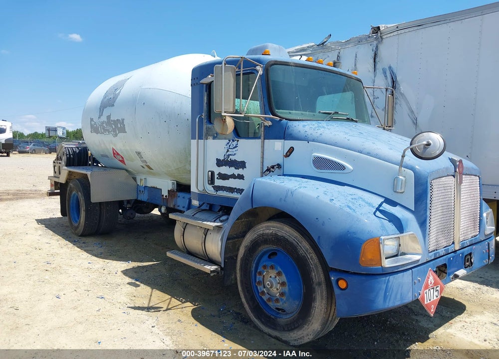 2005 KENWORTH CONSTRUCTION T300 VIN: 2NKMHD7X05M085791