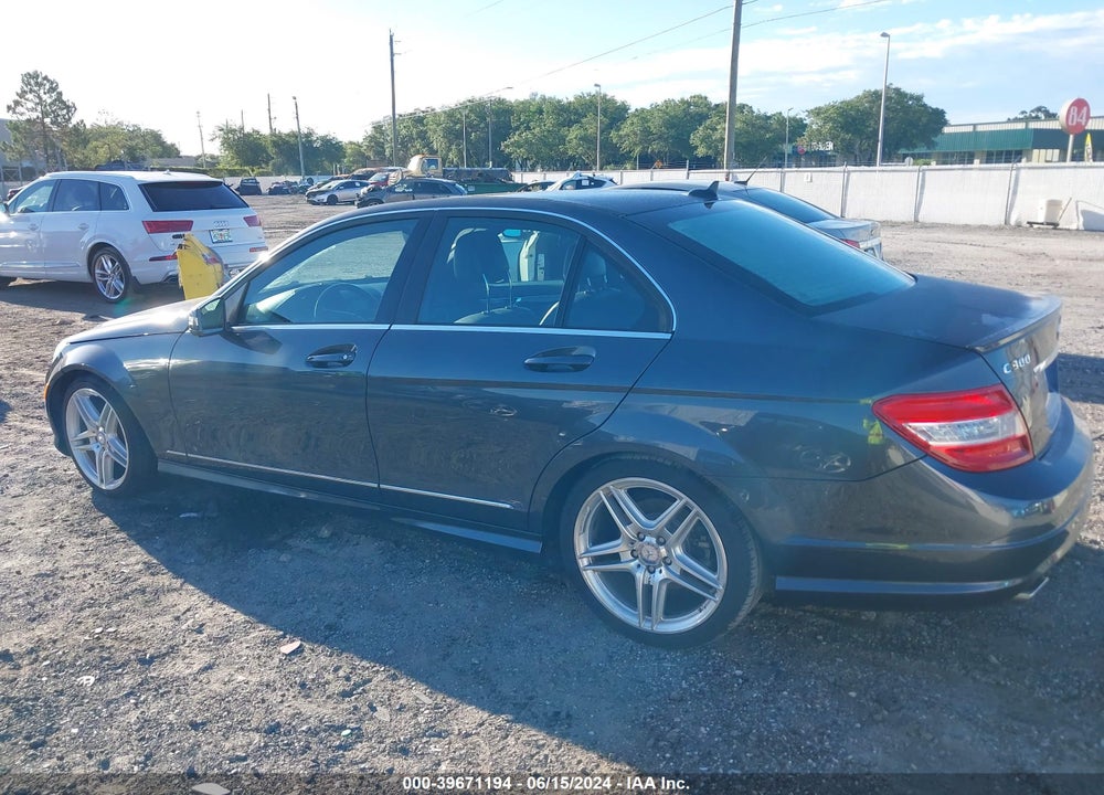 2011 MERCEDES-BENZ C 300 LUXURY/SPORT VIN: WDDGF5EB6BF641129