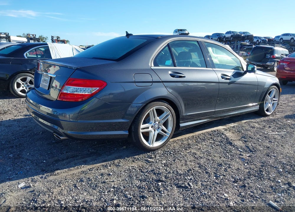 2011 MERCEDES-BENZ C 300 LUXURY/SPORT VIN: WDDGF5EB6BF641129