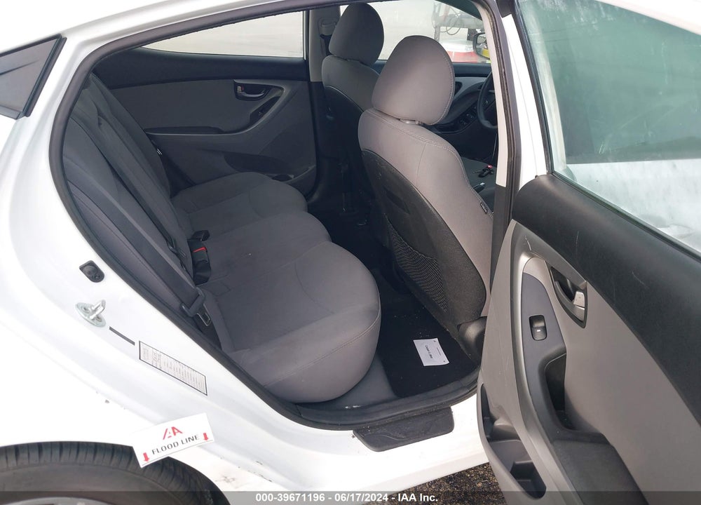 2015 HYUNDAI ELANTRA SE VIN: 5NPDH4AE2FH567740