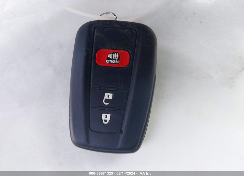 2019 TOYOTA RAV4 XLE VIN: JTMW1RFV5KD507339