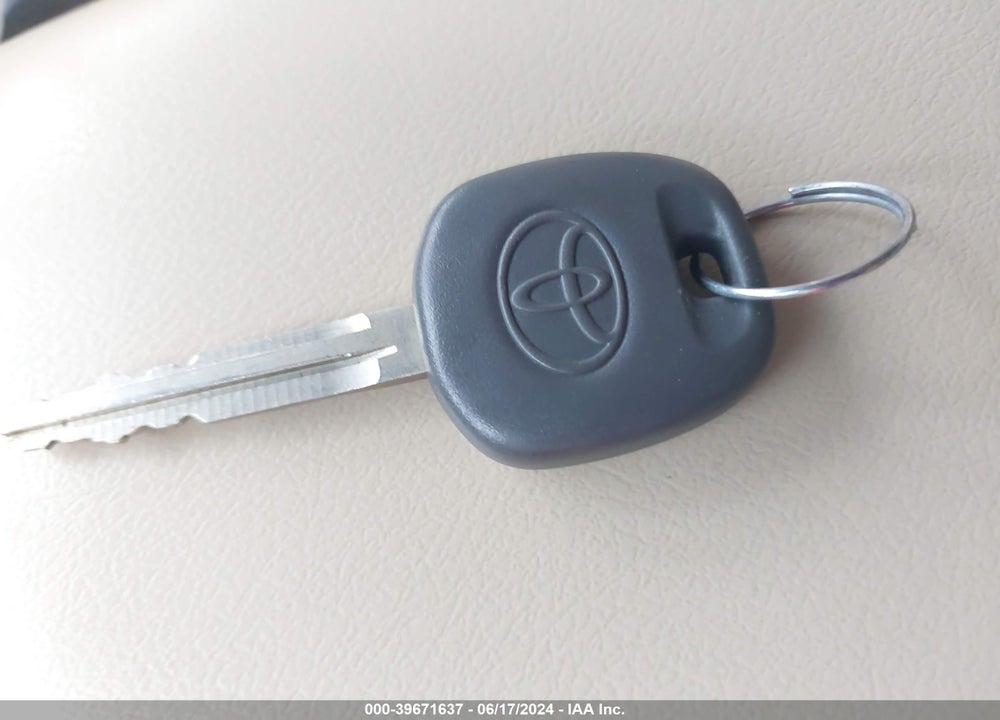 2017 TOYOTA CAMRY LE VIN: 4T1BF1FK2HU361879