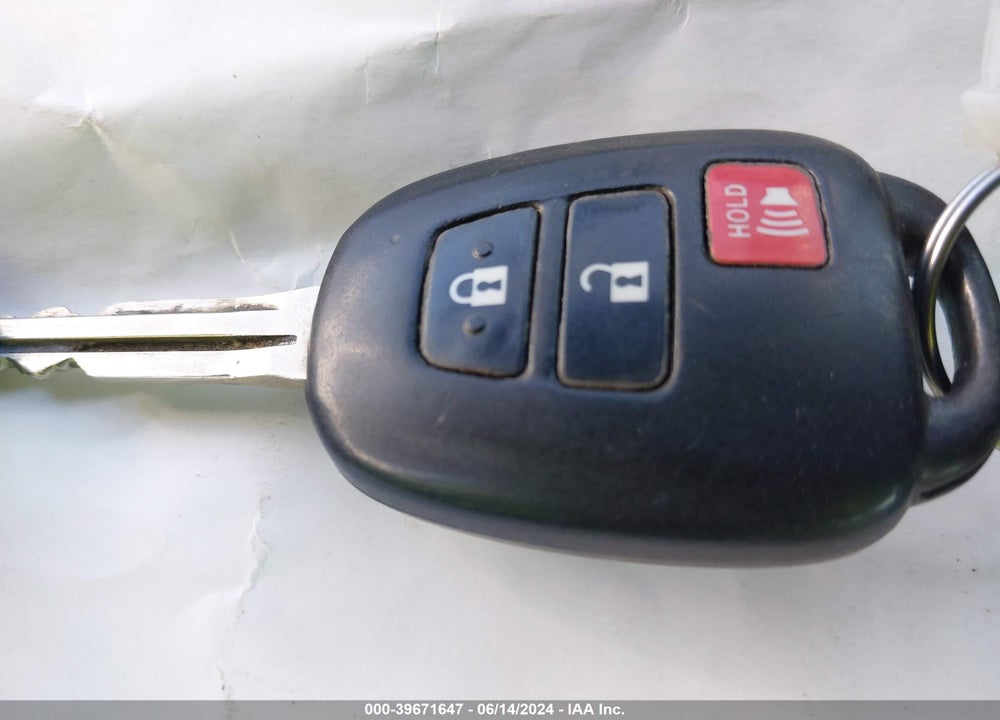 2013 TOYOTA PRIUS C VIN: JTDKDTB35D1546895