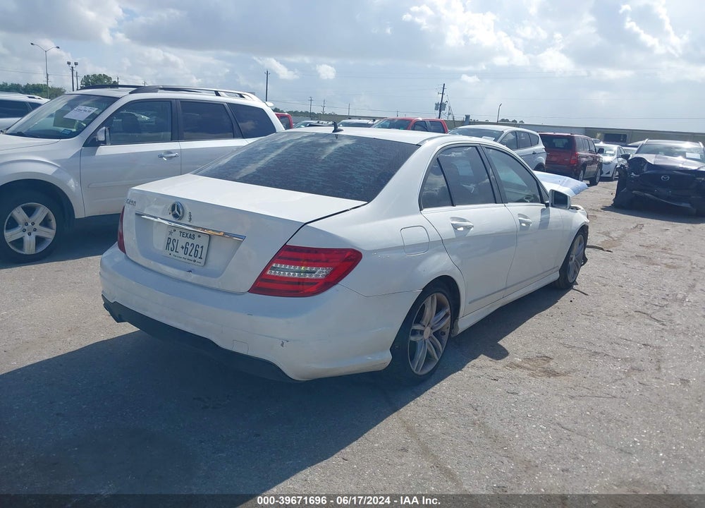 2014 MERCEDES-BENZ C 250 LUXURY/SPORT VIN: WDDGF4HB6ER320698