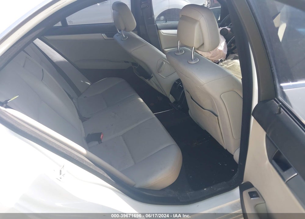 2014 MERCEDES-BENZ C 250 LUXURY/SPORT VIN: WDDGF4HB6ER320698