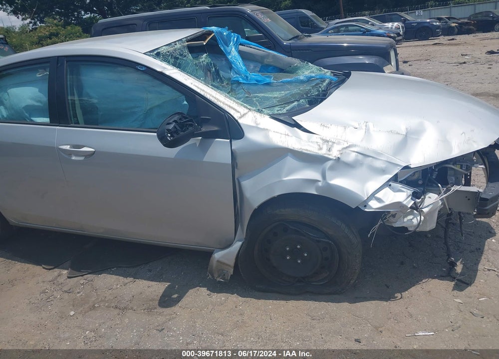 2018 TOYOTA COROLLA LE VIN: 5YFBURHE1JP754257