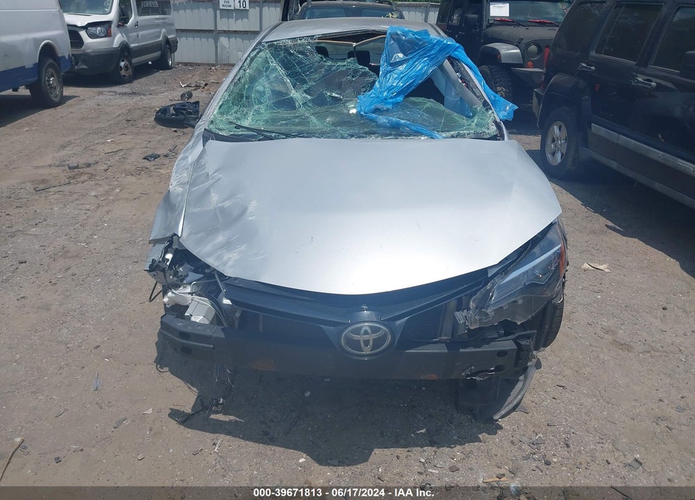 2018 TOYOTA COROLLA LE VIN: 5YFBURHE1JP754257