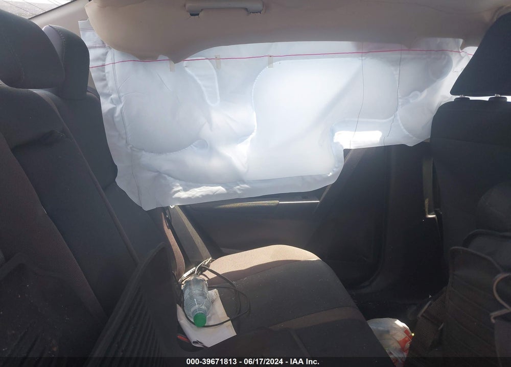 2018 TOYOTA COROLLA LE VIN: 5YFBURHE1JP754257