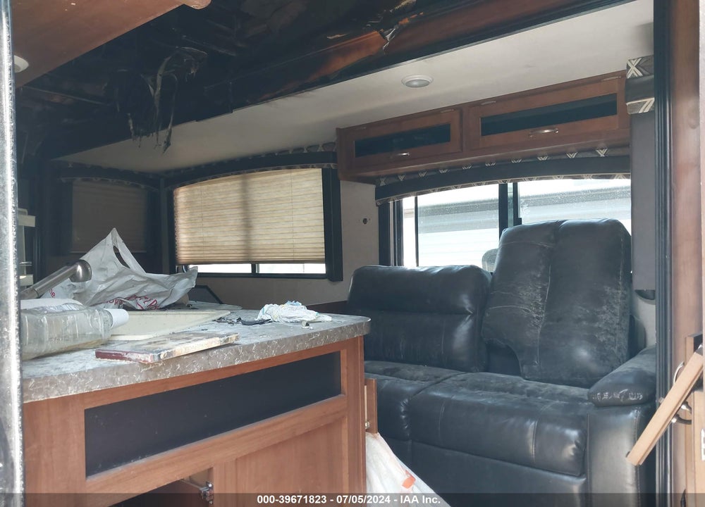 2017 JAYC EXPLORER VIN: 1UJBJ0BT4H1TR0085