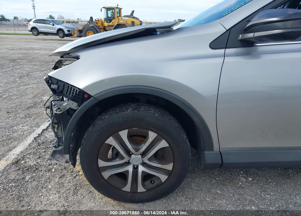2018 TOYOTA RAV4 LE VIN: 2T3ZFREV0JW437878