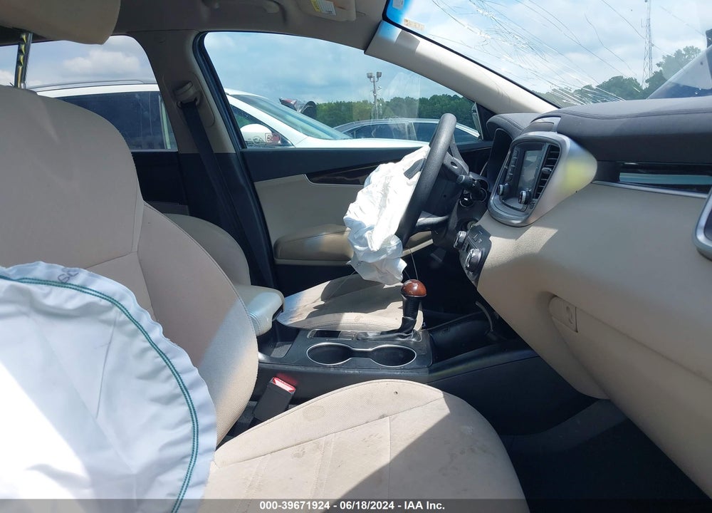 2019 KIA SORENTO 3.3L LX VIN: 5XYPG4A59KG494996