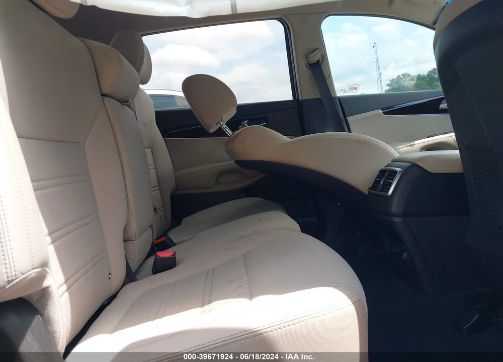 2019 KIA SORENTO 3.3L LX VIN: 5XYPG4A59KG494996