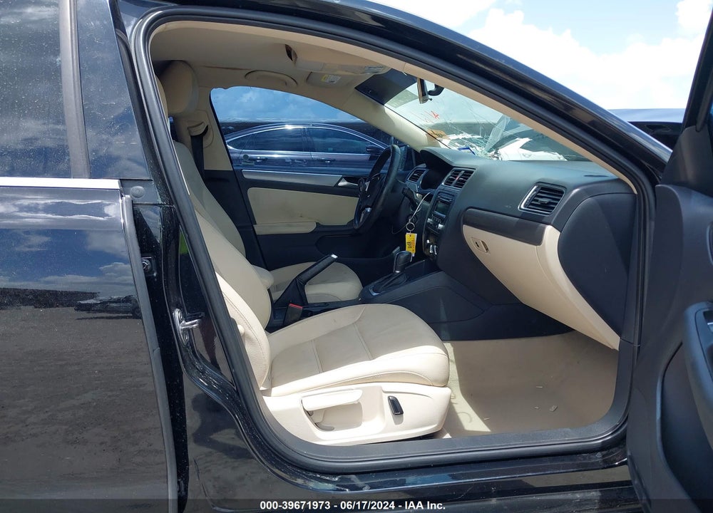 2013 VOLKSWAGEN JETTA 2.0L TDI VIN: 3VWLL7AJXDM399472