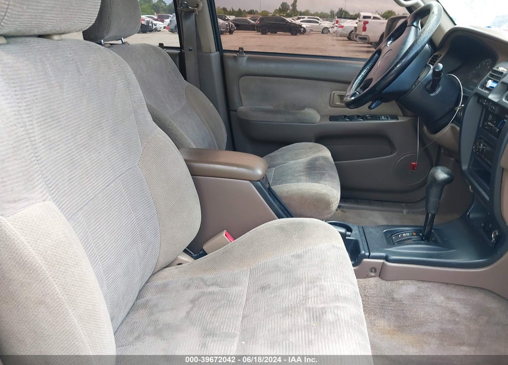 2000 TOYOTA 4RUNNER SR5 V6 VIN: JT3GN86R8Y0160261